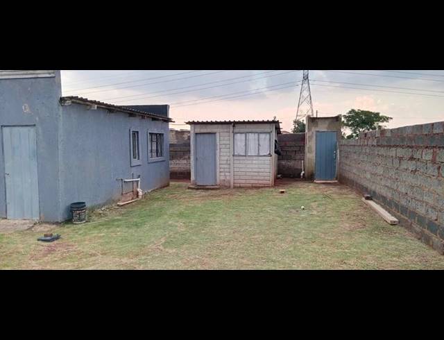 2 BEDROOM HOUSE FOR SALE IN SOTHO SECTION